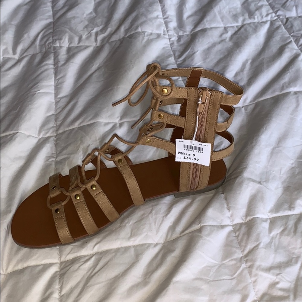 Tan lace up adorable size 9 sandals